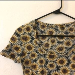 🌻 Urban Outfitters Sunflower Tee 🌻